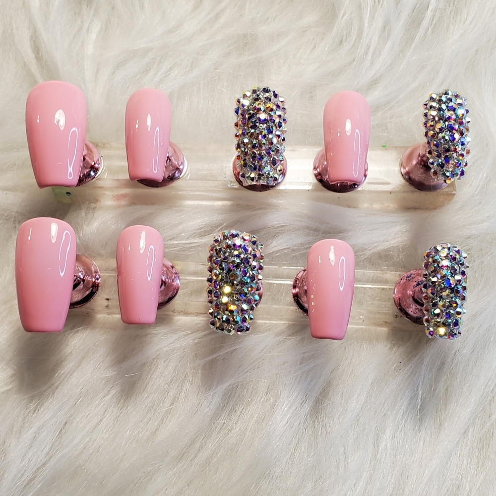 Press On Nails - Picture 2 of 4